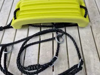 Barnegynge i hård plast 