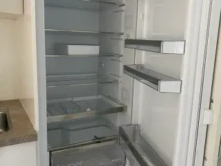 Integreret køleskab m. Skab