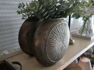 2 stk. vaser med div. Kunstige blomster