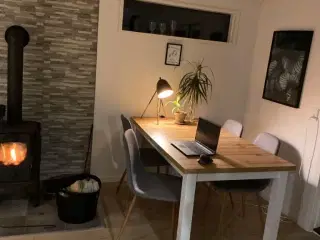 Spisebord + 4 stole