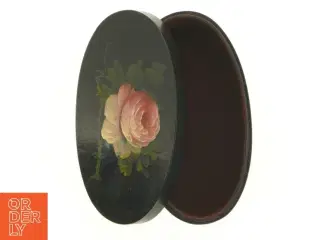 Oval trææske med blomstermotiv (str. 20 x 11 cm)