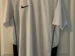 Nike fit dry t- shirt mend