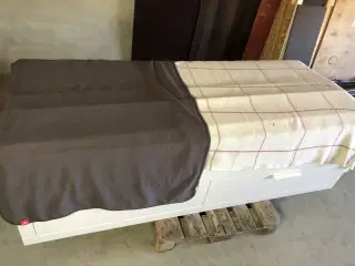 Seng som kan trækkes ud 