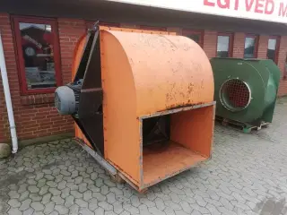 - - - 30 hk AB kornblæser