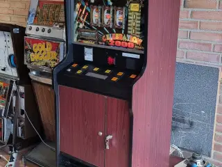 Cellebration 2000 spilleautomat sælges