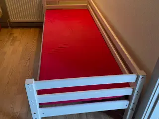 Juniorseng 70x190 med pæn madras 