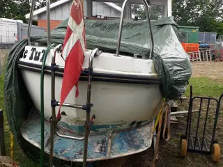 Båd Norsk, 22 fod, mrk. Myra. m Volvo Penta motor.