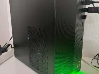 Kompakt Gaming-PC med stærk ydeevne