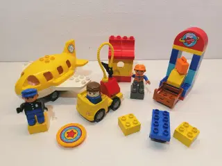 Duplo Lufthavn med vogn og forskellige klodser som