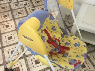 En meget praktisk baby gynge
