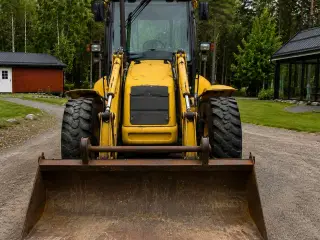 New Holland LB115