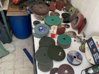Flytte oprydning. Slibematerialer samt div. Maskin