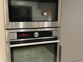 To AEG indbygningsovne – kompaktovn samt dampovn