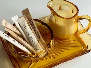 Sukker- og flødesæt, ravfarvet glas