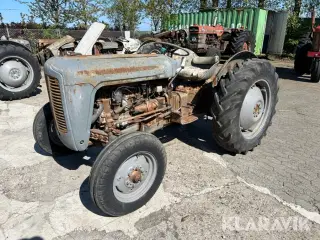 Traktor Ferguson Fe35