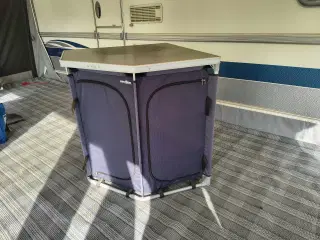 Lækkert camping hjørneskab
