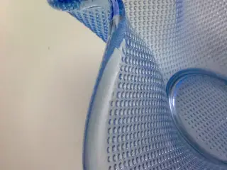 Skål på D' i lyseblå med flæser & facetter