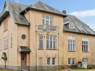 Stor villa med 10 værelser