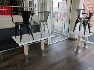 3 stk. borde med 4 stk. stole samt bænk