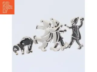 Sølvfarvet juledekoration af figurer (str. 11,5x5 cm) fra Karen blixens jul