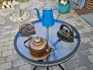 Gamle strygejern en kobberkedel