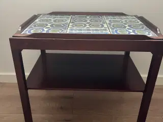 Bakkebord med glaserede kakler