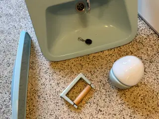 Retro badeværelses sanitet i lyseblåt