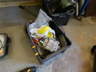 Kasse med div. Reservedele