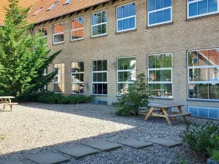 Kontor i gammel fabrik – 201 kvm - Parkeringsplads lige bag ejendommen.