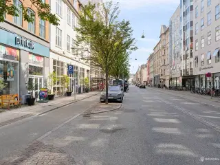 Attraktivt butikslejemål med høj synlighed og stærk beliggenhed på Vesterbrogade.