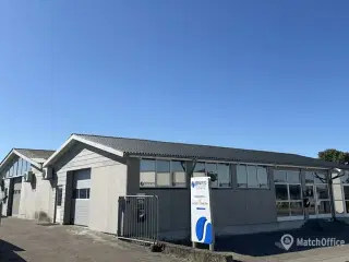 Flot og funktionel erhvervsejerlejlighed med lager- og kontor i Kolding Syd