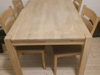 Spisebord egetræ m. 4 stole
