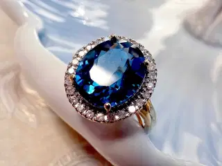 Stor cocktail statement ring m/brillianter