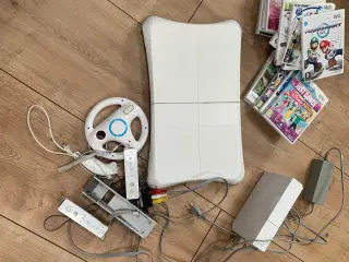 WII med mange spil og tilbehør