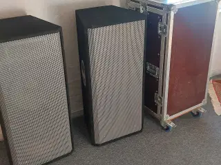 2stk højtaler (4x15") og rackskab 
