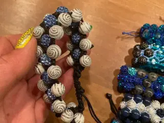 Flotte nye knyttede armbånd