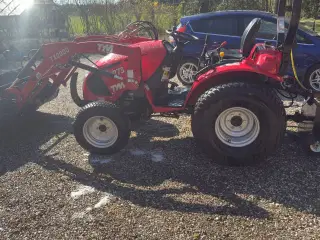Kompakt traktor perfekt til det lille landbrug