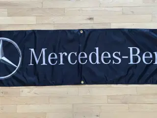 Flag med Mercedes-Benz