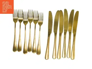 Bestik sæt i guld (str. 6. gafler. 20 cm. 6 knive. 23 cm)