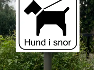 Skilte "Hund i snor" "Saml op efter din hund" m.m.