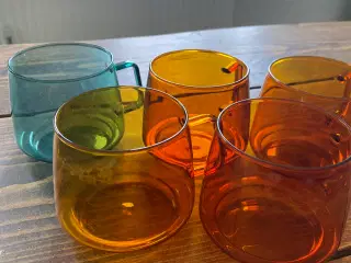 Glas kopper og krus