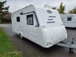 2021 - Caravelair ALBA 486 Family   ATTRAKTIV KØJEVOGN MED KOMPRESSORKØLESKAB OG LAV TOTALVÆGT.