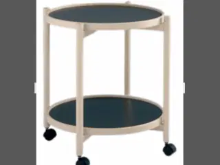 Bakkebord i lyst træ. bakker med hvid eller sort .