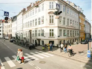 Nyistandsatte og stilfulde lokaler på central placering i Indre By