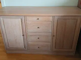 Skænk i egetræ