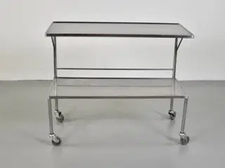 Rullebord i stål med to hylder, 100 cm.