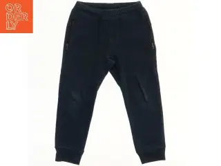 Bukser med lynlåslommer fra Uniqlo (str. 116)