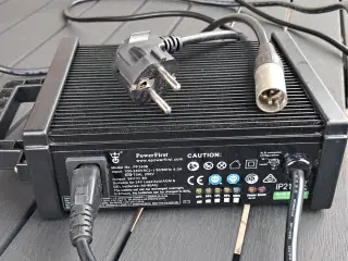 Oplader til el-scooter 