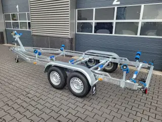 Vlemmix Bådtrailer 630x220 2700