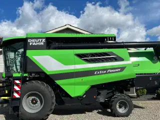 Deutz-Fahr C7206 With 24feed - 7.2m header. New and unused Combine together with 7.2m header